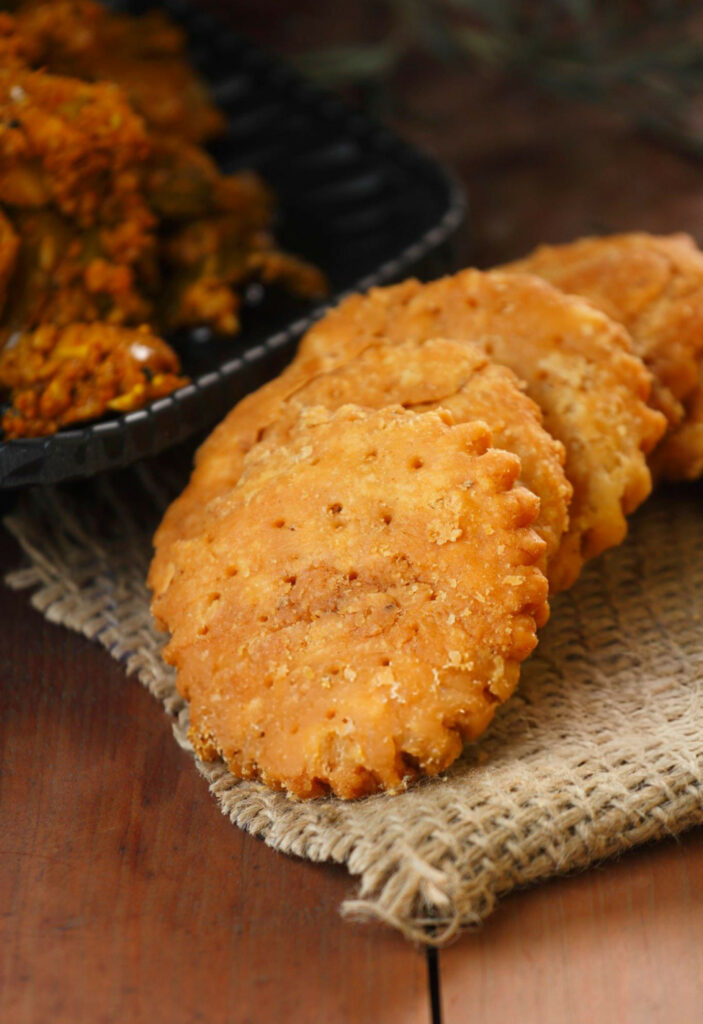 Achari Mathri Recipe