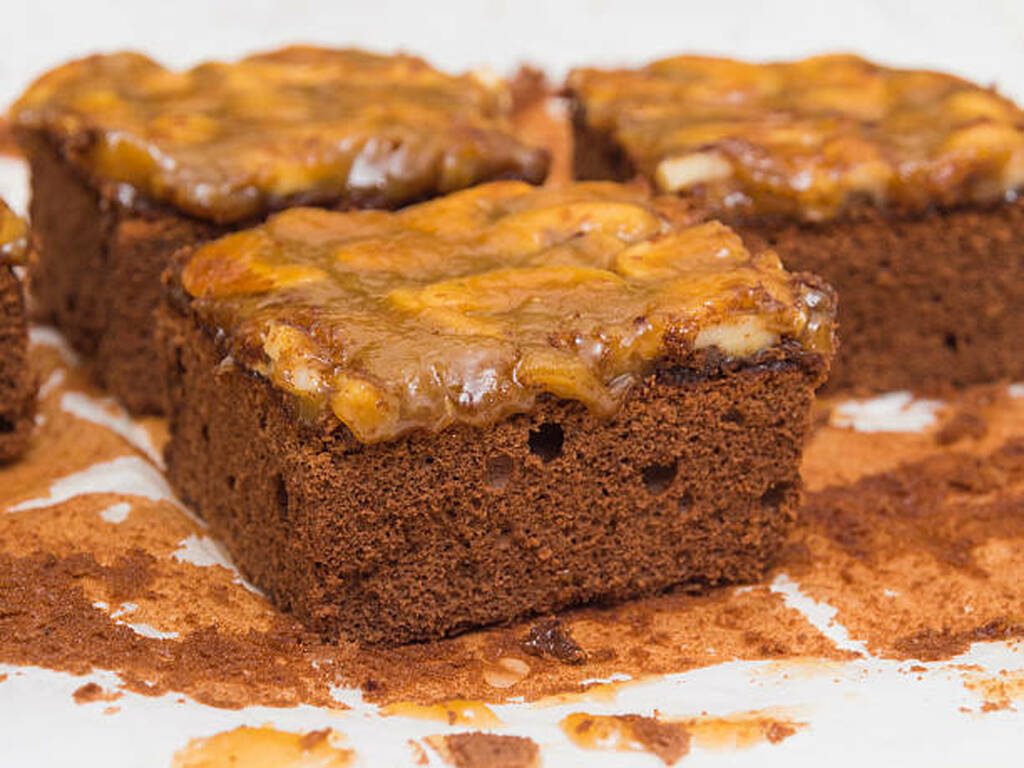 Walnut toffee cake